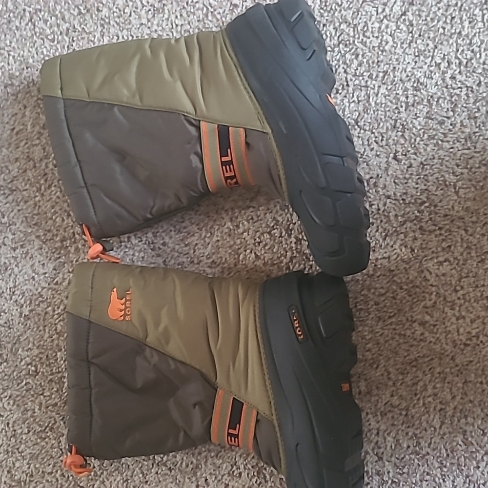 Boy's Sorel snow boots
